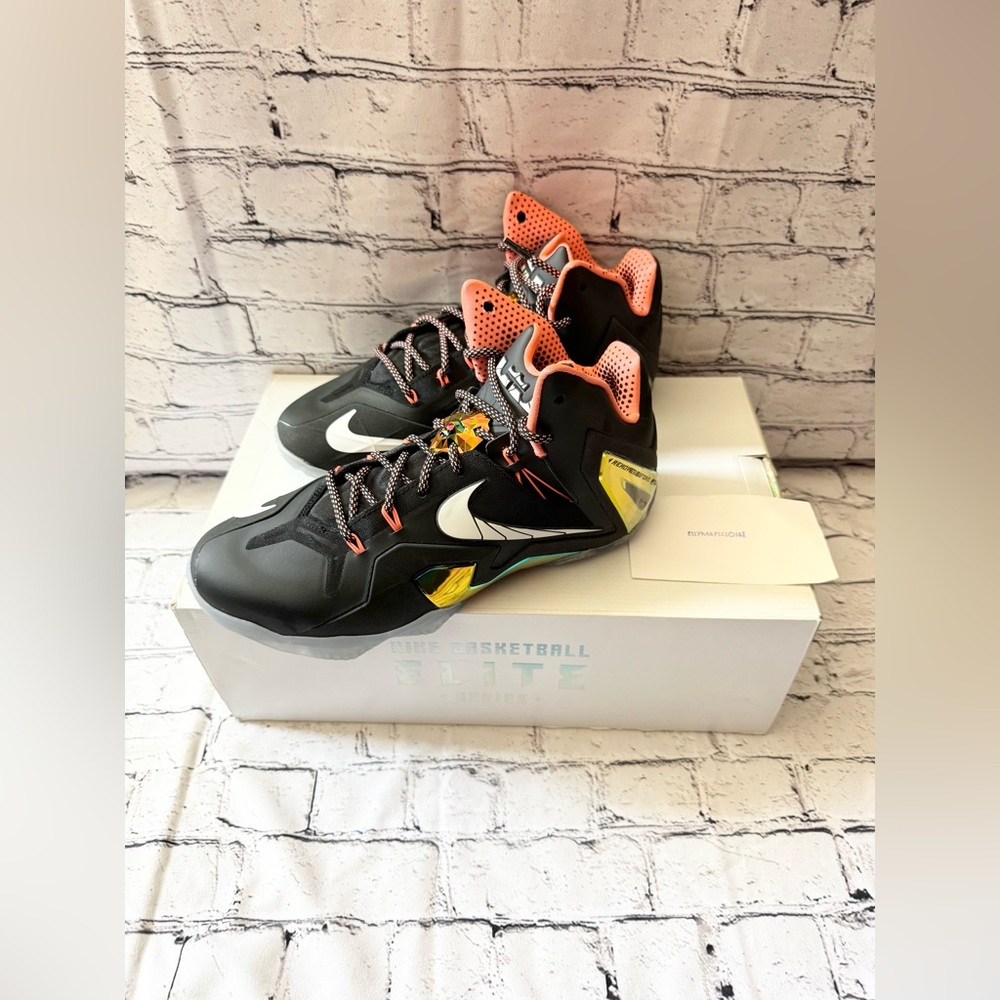 Nike LeBron 11 Elite. Black/Gold. Size 10.5